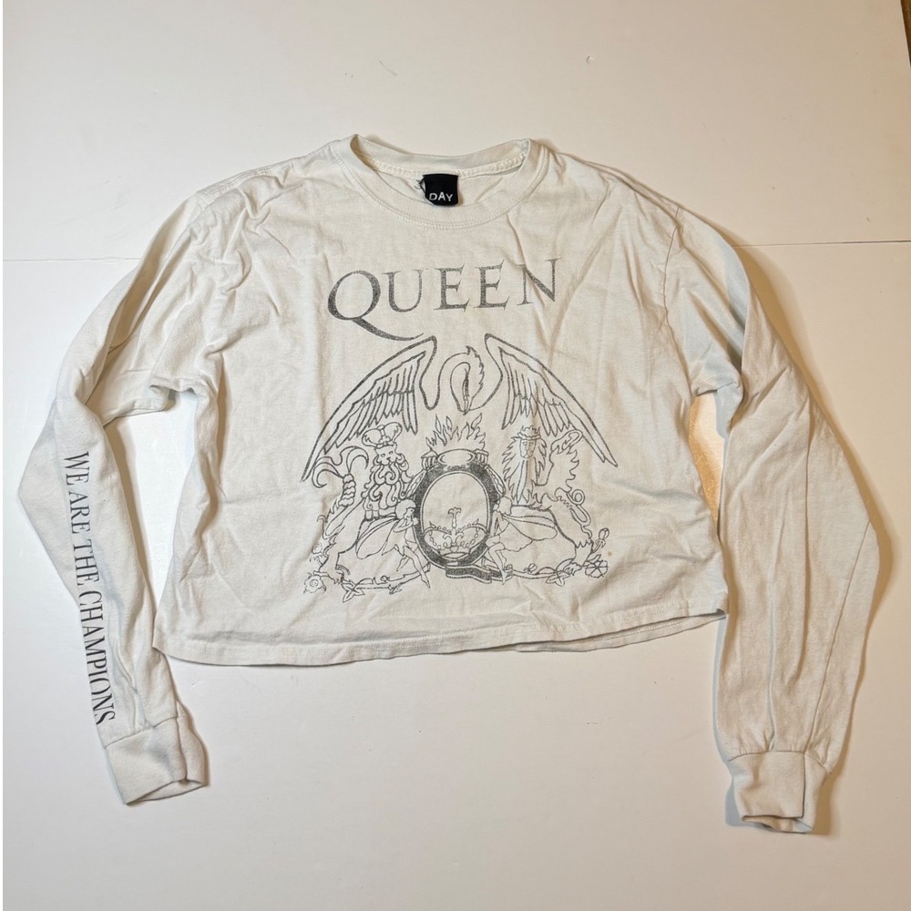 Day Queen Cropped Long Sleeve Women's Small Baby Tee Band Tee